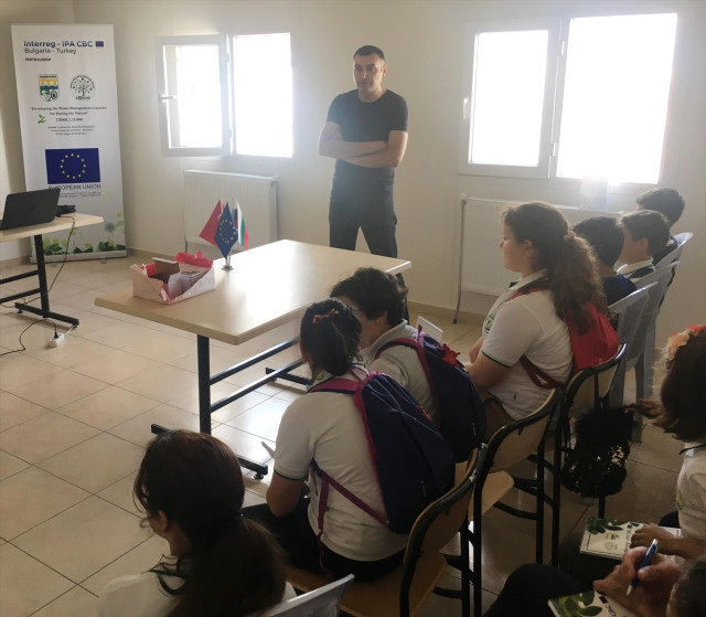 Öğrencilere Atıklar ve Çevre Eğitimi