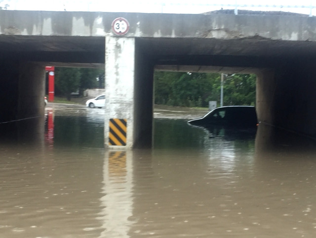 Araçlar Suya Gömüldü