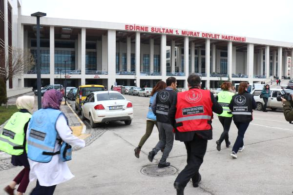 Hastanedeki ‘Bomba’ Tatbikatını Gerçek Sandılar