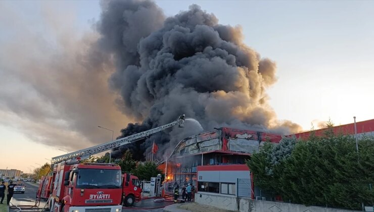 Çerkezköy’deki Plastik Fabrikasında Yangın Çıktı