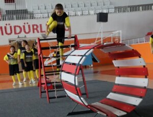 Edirne Kızlar Survivor Yaz Mahalle Ligi’nde Şükrüpaşa Mahallesi kadrosu şampiyon oldu