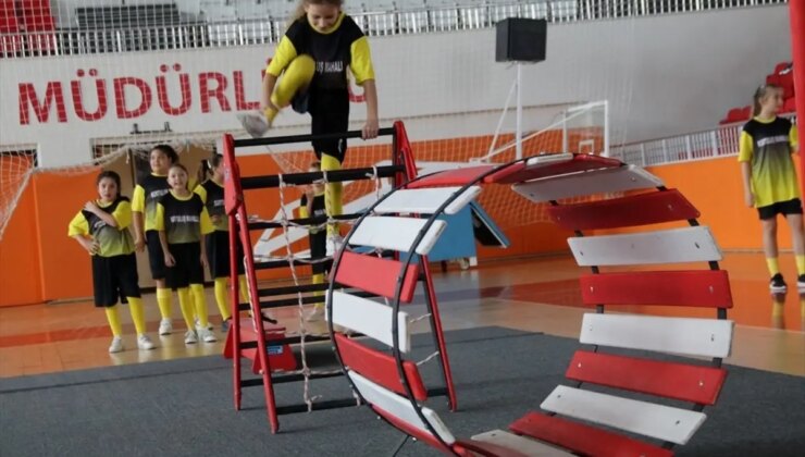 Edirne Kızlar Survivor Yaz Mahalle Ligi’nde Şükrüpaşa Mahallesi kadrosu şampiyon oldu