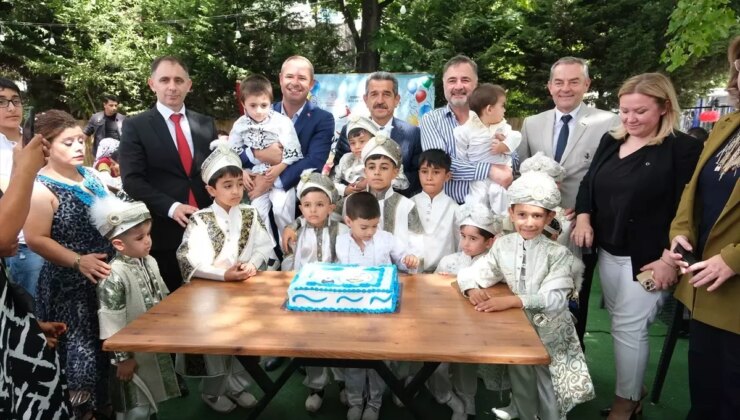 Edirne Vakıflar Bölge Müdürlüğü tarafından Kırklareli’nde 18 çocuk sünnet ettirildi