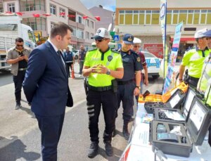 Edirne’de polis ve jandarma trafik bilgilendirme çalışması yaptı