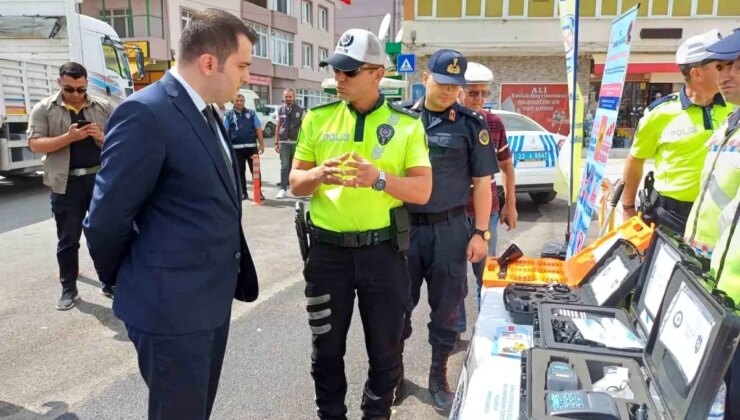 Edirne’de polis ve jandarma trafik bilgilendirme çalışması yaptı