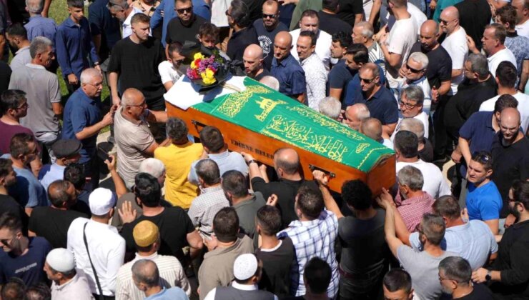 Edirne’de Silah Kazası Sonucu Hayatını Kaybeden 14 Yaşındaki Duru Pakarda Son Seyahatine Uğurlandı