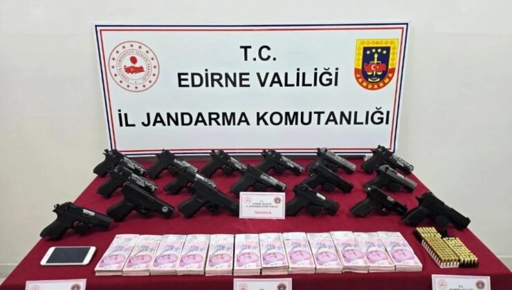 Edirne’de yapılan aramada çok sayıda silah, mermi ve para ele geçirildi
