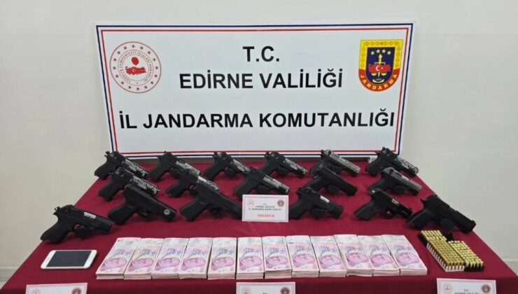 İpsala’da Yasa Dışı Silah Ticaretine Operasyon: 17 Tabanca ve 136 Mermi Ele Geçirildi