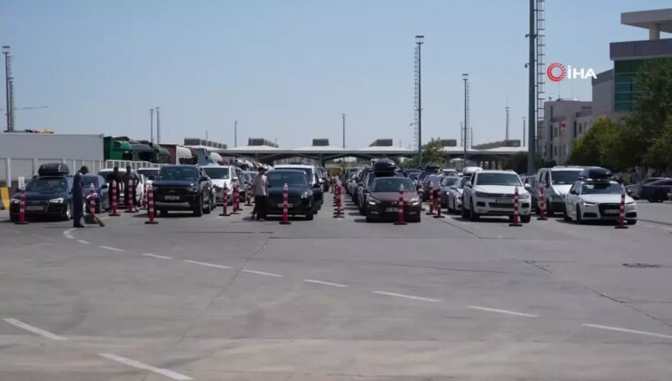 Kapıkule’de rekor: 3 milyon 814 bin 544 yolcu girişi ve çıkışı oldu