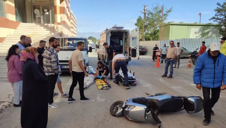 Edirne’de Elektrikli Motosiklet Yayaya Çarptı: 2 Yaralı