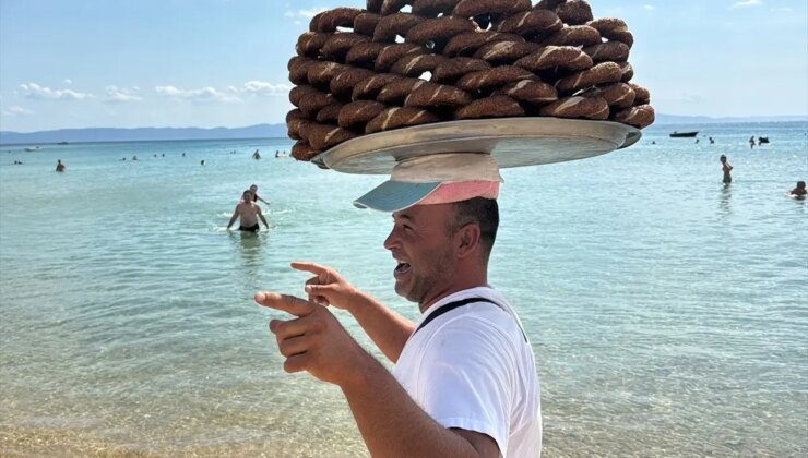 Edirne’nin esprili simitçisi vatandaşları güldürüyor