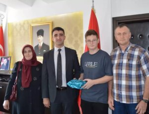 İpsala Kaymakamı LGS’de dereceye giren öğrencileri ödüllendirdi