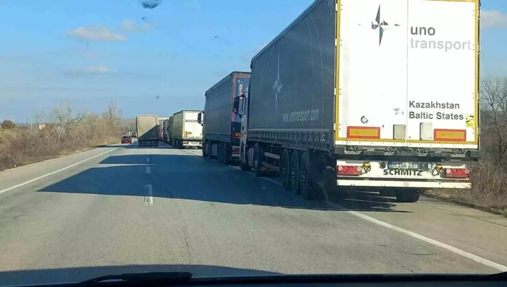 Edirne’de Hamzabeyli Hudut Kapısı’nda Tırlar Kuşatıldı