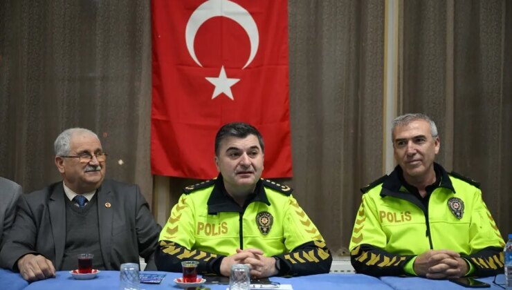 Edirne Emniyet Müdürü Ayhan, Talatpaşa Mahallesi’nde vatandaşlarla bir ortaya geldi