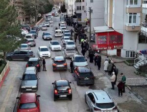 Edirne’de iftar öncesi pide kuyruğu: Fırınların önü doldu taştı