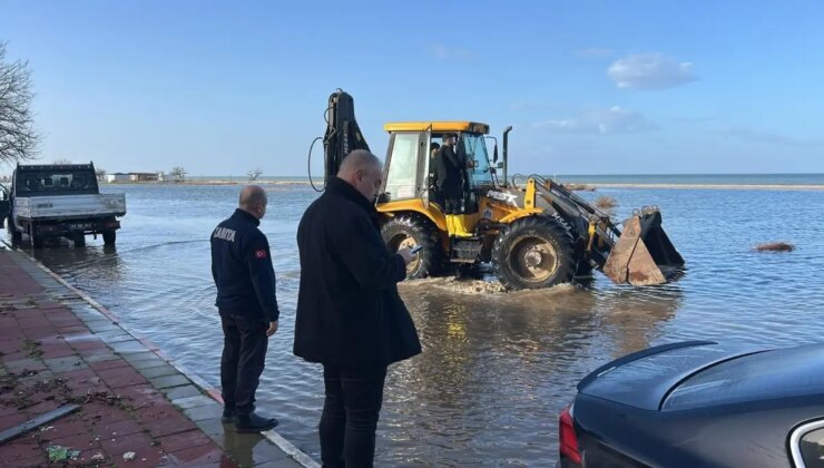 Enez’de deniz taştı; belediye takımları çalışma başlattı