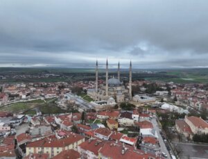Selimiye’nin minareleri mahyalandı