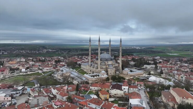 Selimiye’nin minareleri mahyalandı