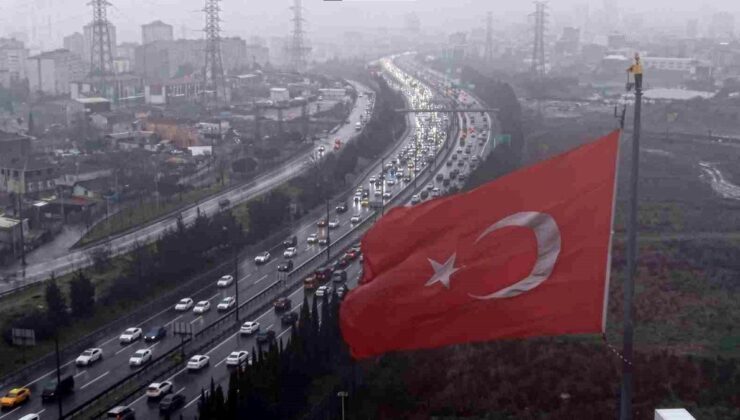 Çamlıca Gişeleri’nde dönüş yoğunluğu havadan görüntülendi