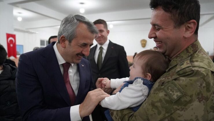 Edirne Valisi Yunus Sezer, şehit aileleri, gaziler ve Mehmetçik ile iftarda bir ortaya geldi