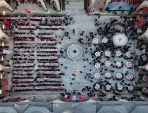 Edirne’de düzenlenen “Büyük Selimiye İftarı” bir sefer daha Balkanlar’ı tıpkı sofrada buluşturdu