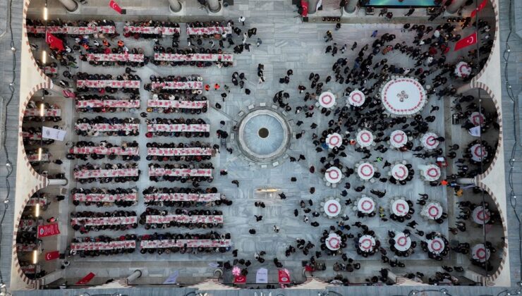Edirne’de düzenlenen “Büyük Selimiye İftarı” bir sefer daha Balkanlar’ı tıpkı sofrada buluşturdu