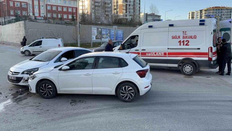 Edirne’de iki araba çarpıştı: 2 yaralı