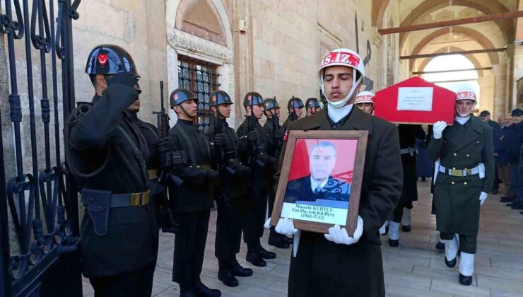 Edirne’de vefat eden emekli astsubay askeri merasimle son seyahatine uğurlandı