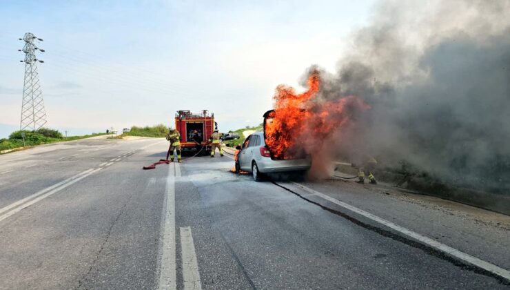 Edirne’de Romanya plakalı araba alev aldı