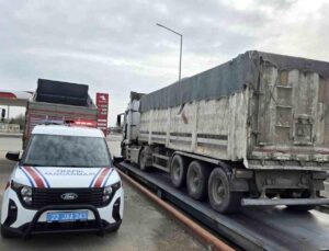 Jandarmadan tonaj uygulaması: 2 araca 120 bin lira ceza kesildi