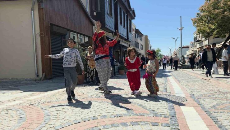 Romanlardan Kakava daveti: Kent 9/8’lik ritimlerle şenlendi