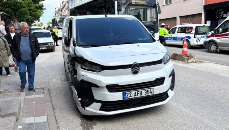Edirne’de denetimden çıkan panelvan park halindeki araçlara çarptı: 2 yaralı