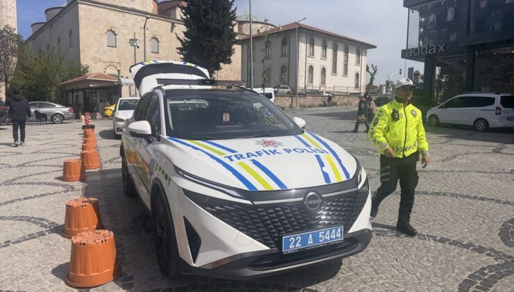 Edirne’de polis takımlarınca trafik kontrolü yapıldı
