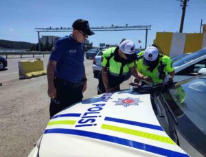 Keşan polisi kent girişinde trafik uygulaması yaptı