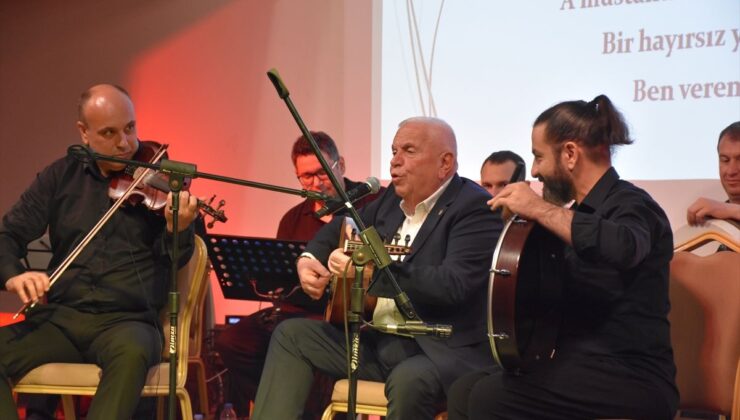 Bergüzar Türk Halk Müziği Topluluğu konser verdi