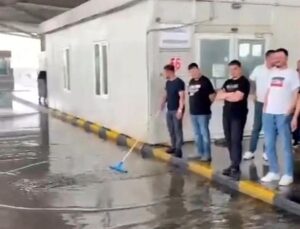 Kapıkule’de yollar göle döndü, tarlalar ziyan gördü