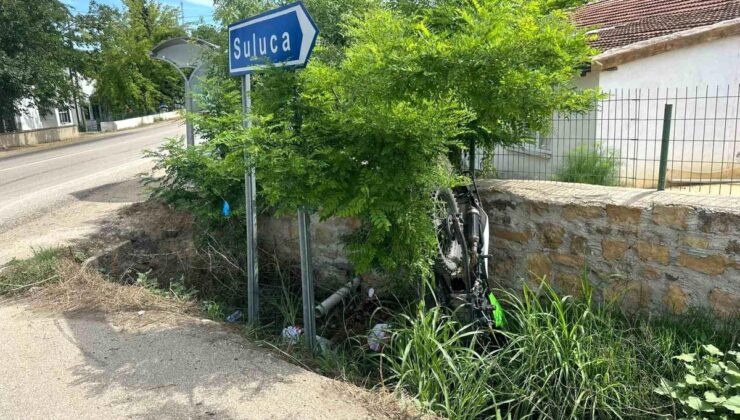 Keşan’da duvara çarpan motosikletli yaralandı