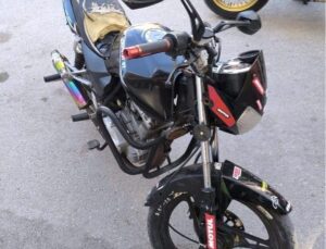 Plakasız motosikletle yola çıkan ehliyetsiz şoföre 105 bin lira ceza