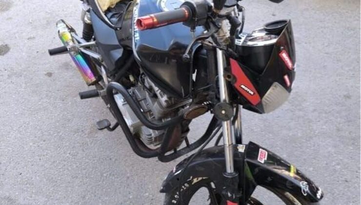 Plakasız motosikletle yola çıkan ehliyetsiz şoföre 105 bin lira ceza