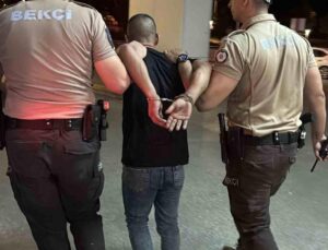 Edirne’de 24 sistemsiz göçmen ile göçmen kaçakçılığı şüphelisi yakalandı
