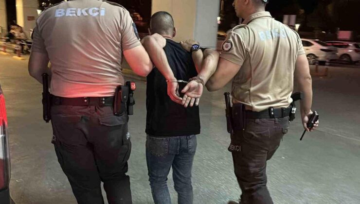 Edirne’de 24 sistemsiz göçmen ile göçmen kaçakçılığı şüphelisi yakalandı