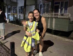 Trafik polislerinden işitme engelli kardeşlere yürek ısıtan sürpriz